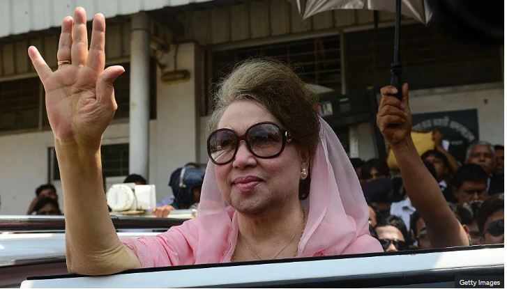 Vdes në moshën 80 vjeçare Khaleda Zia  kryeministrja e parë grua e Bangladeshit