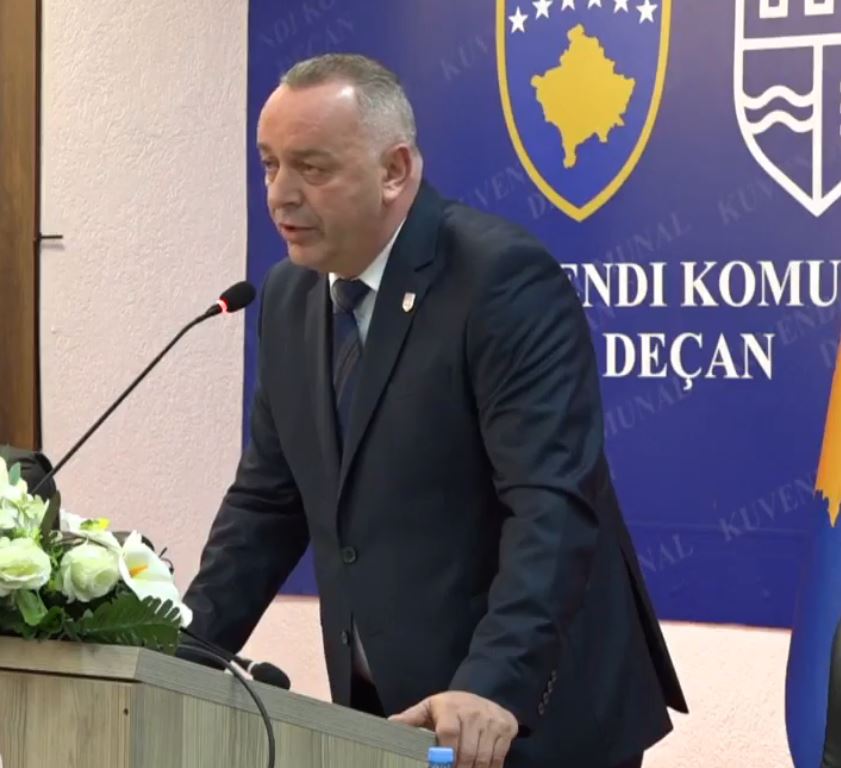 Bashkim Ramosaj betohet për mandatin e tretë si kryetar i Deçanit