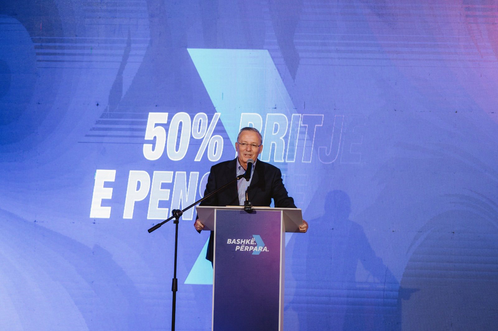 Hamza ia tregon Kurtit formulën për ulje të tatimeve e rritje të pagave  E kemi ba më 2009  VIDEO 