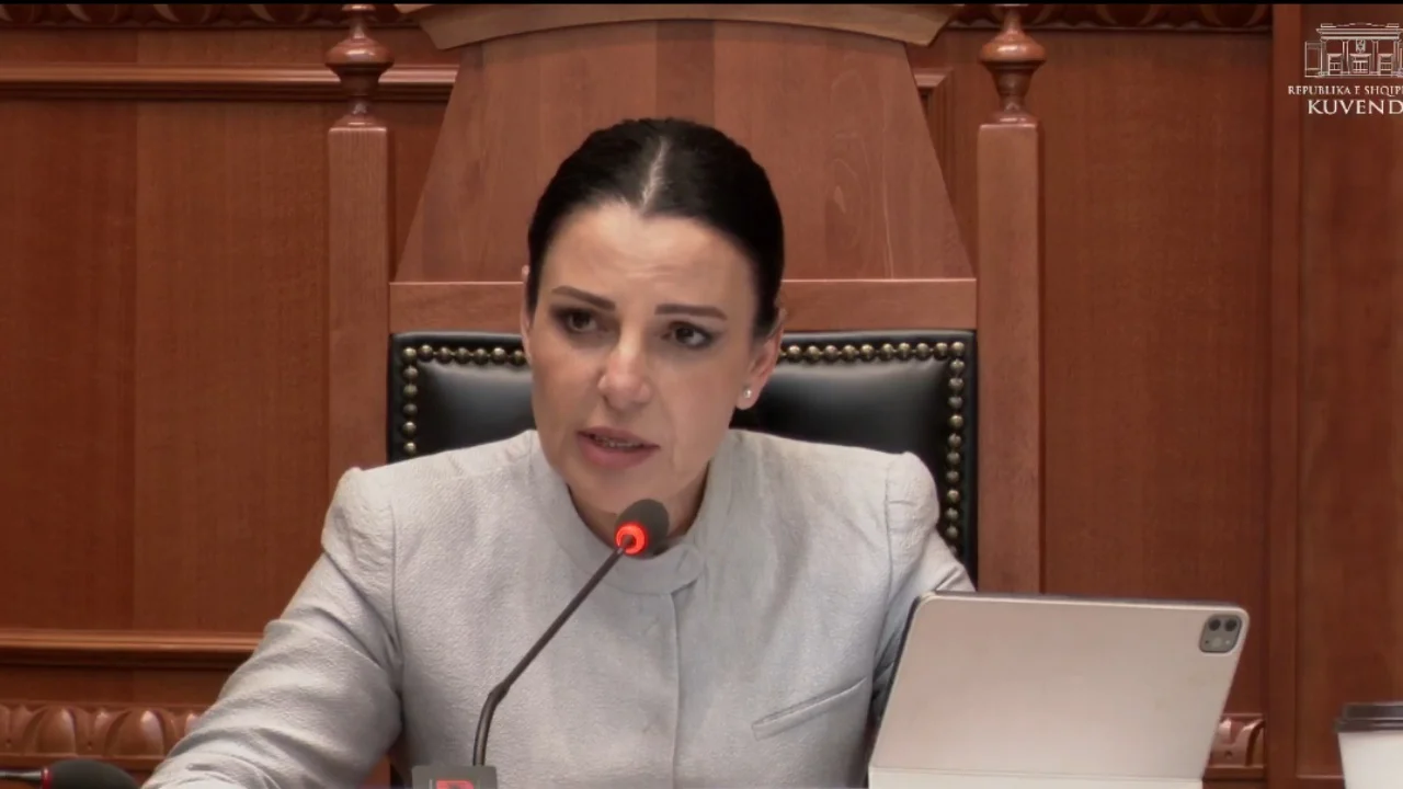 Rikthehet në detyrë Belinda Balluku  Kushtetuesja pranon ankesën e Edi Ramës