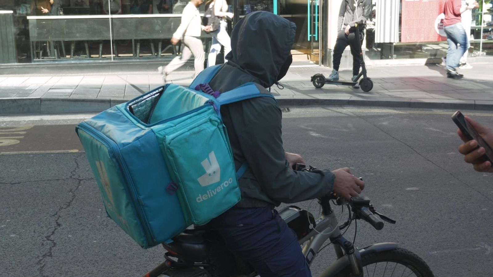 Operacion kundër punës së paligjshme, Britania deporton 60 shoferë "delivery"