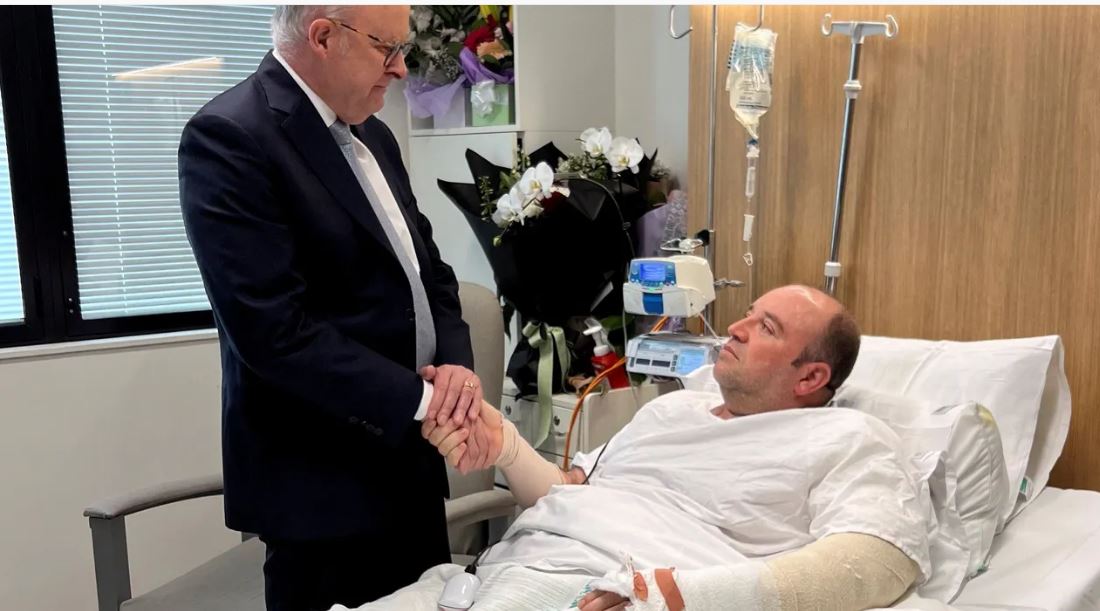  Është një hero i vërtetë   Albanese i shkon për vizitë në spital burrit që e çarmatosi sulmuesin në Bondi