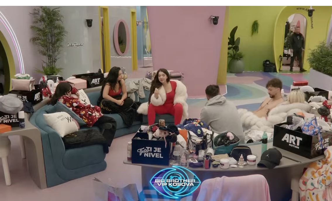  A jam unë robot  pse na e bën moralin    plas debati mes Albës dhe Shkurtës  VIDEO 