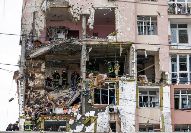 Raketat ruse godasin Ukrainën para takimit Zelensky Trump