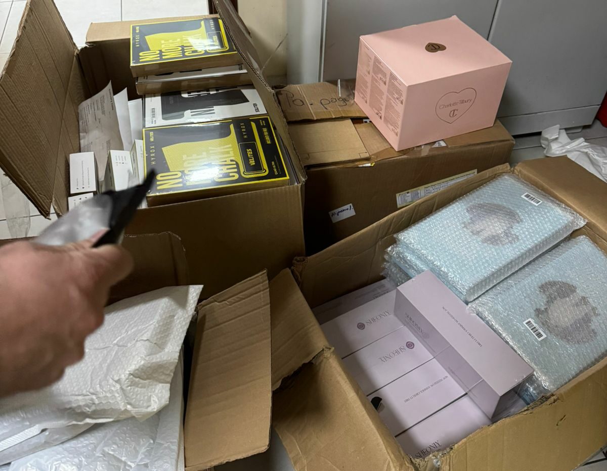 Ndalohet autobusi në Vërmicë  i gjenden mallra të padeklaruara