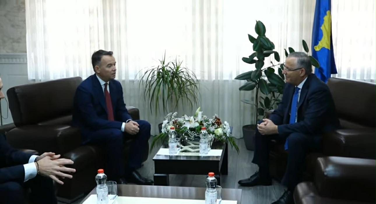 Hamza ia dorëzon detyrën Pecit   falënderime  e  suksese  për njëri tjetrin  VIDEO 