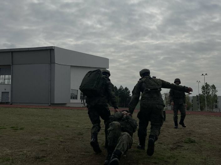 FSK ja përgatit ushtarët me njohuri mjekësore