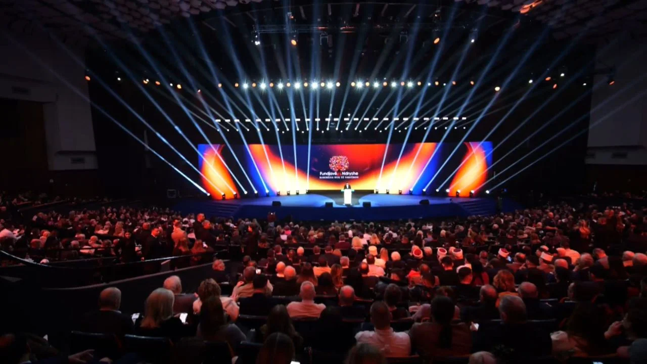 200 jetë fëmijësh të shpëtuara  Në 10 vite  Fundjavë Ndryshe   jo vetëm ndihmë  por edhe solidaritet njerëzor