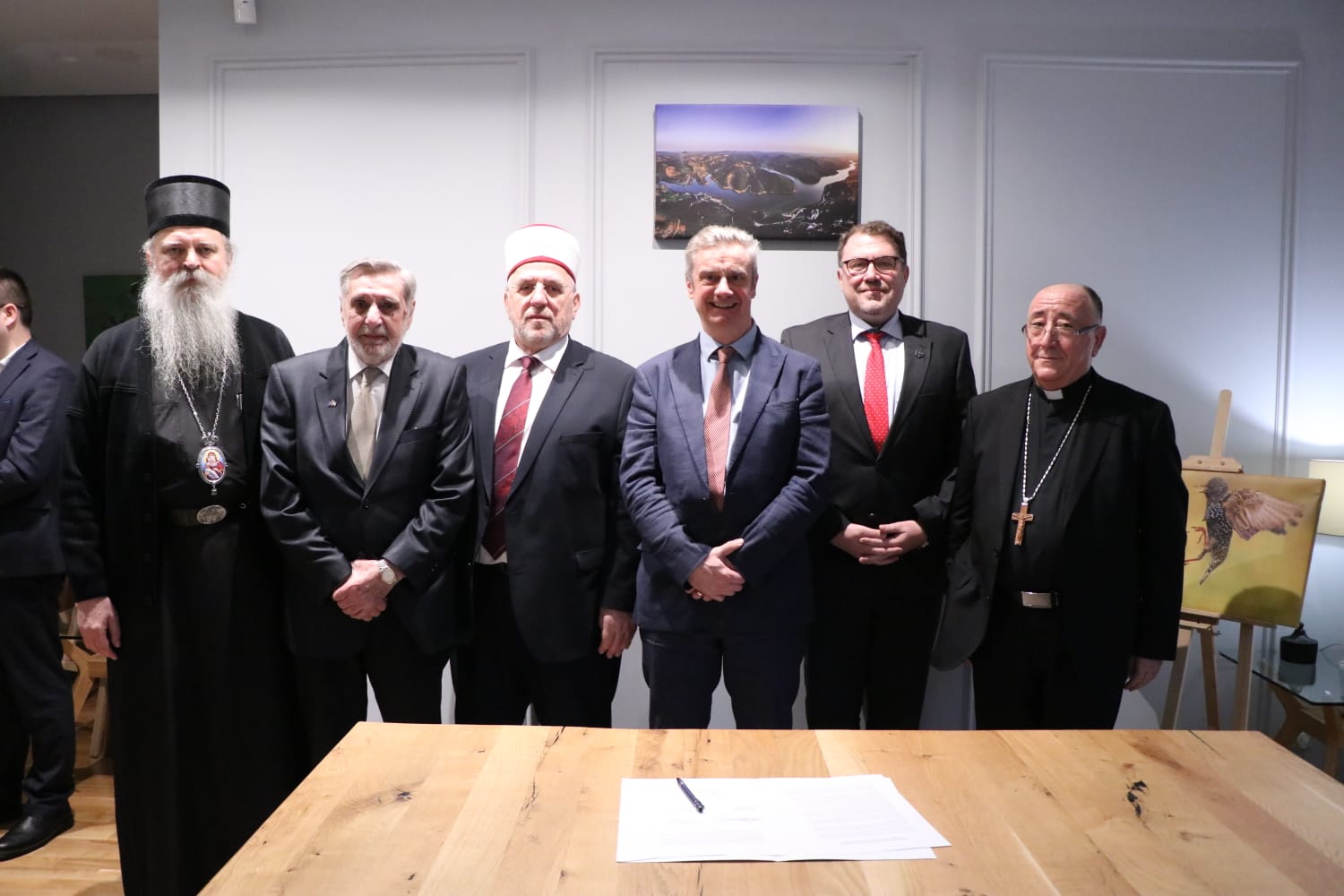 hargreaves-nenshkruan-me-kreret-fetare-deklaraten-e-perbashket-kunder-dhunes-me-baze-gjinore