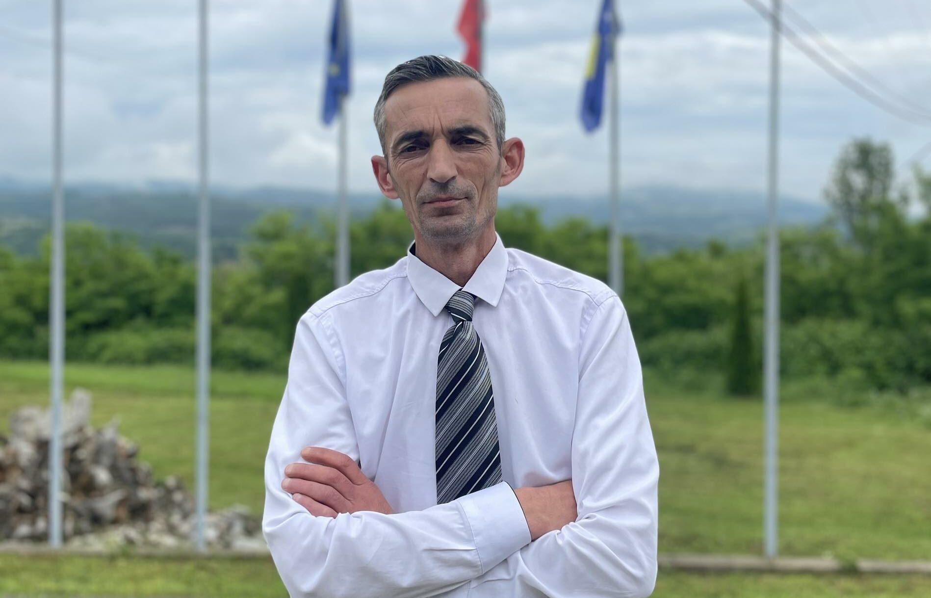 ish-kryetari-peci-para-zyres-se-kryetarit-te-zvecanit-i-kane-rikthyer-simbolet-me-kater-s