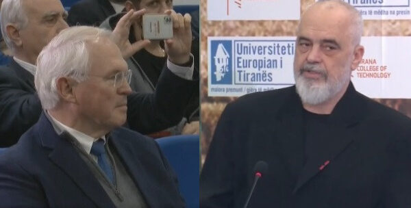 ambasadoret-e-shba-se-ne-vendin-tone-jane-perendi-rama-flet-per-figuren-e-hill-ne-prezantimin-e-librit-te-tij