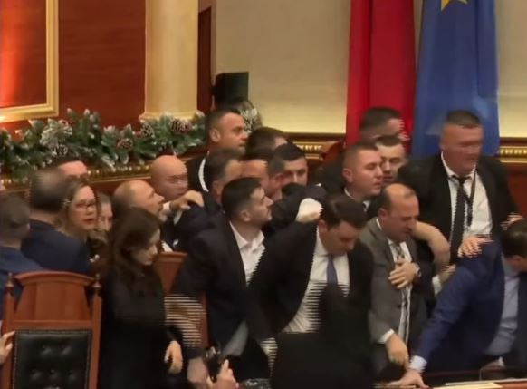 tensionet-ne-kuvendin-e-shqiperise-pritet-proteste-jo-paqesore-video