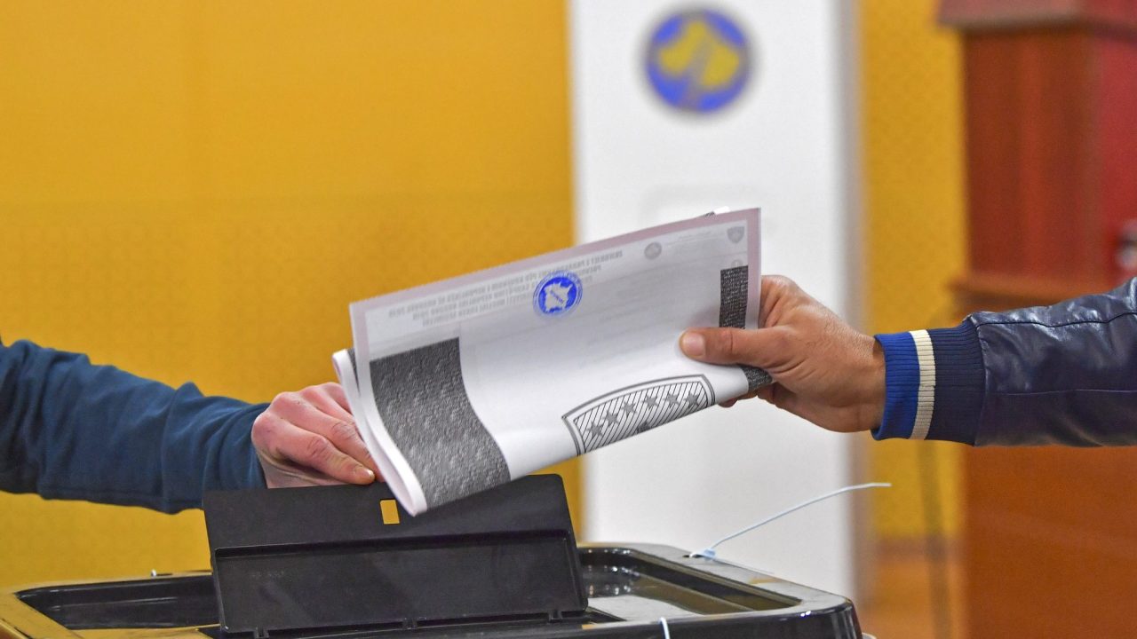 Deri në orën 15 00  mbi gjysmë milioni kanë shfrytëzuar të drejtën e votës