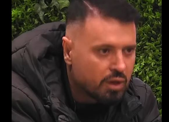 Labi: Këngëtari me inicialet A.M nuk më la të këndojë në dasmën e Robin Krasniqit (VIDEO)