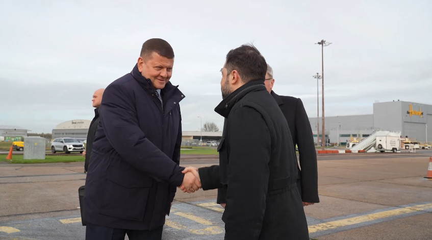 zelensky-mirepritet-ne-britani-nga-ish-shefi-i-ushtrise-qe-ai-e-shkarkoi