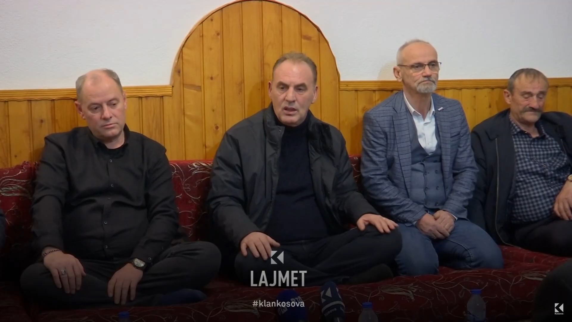 Nisma në Llapushnik  Çeliku takon bashkëluftëtarët në odë  VIDEO 