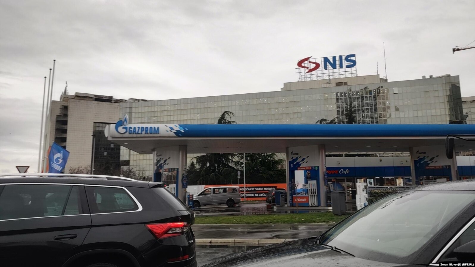 shba-ja-i-jep-me-shume-kohe-nis-it-serb-per-t-i-shitur-aksionet-shumice-ruse