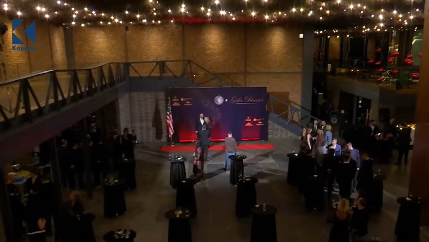 Ceremonia në Klan Arena  AMCHAM shtron Darkën vjetore të Bamirësisë  VIDEO 