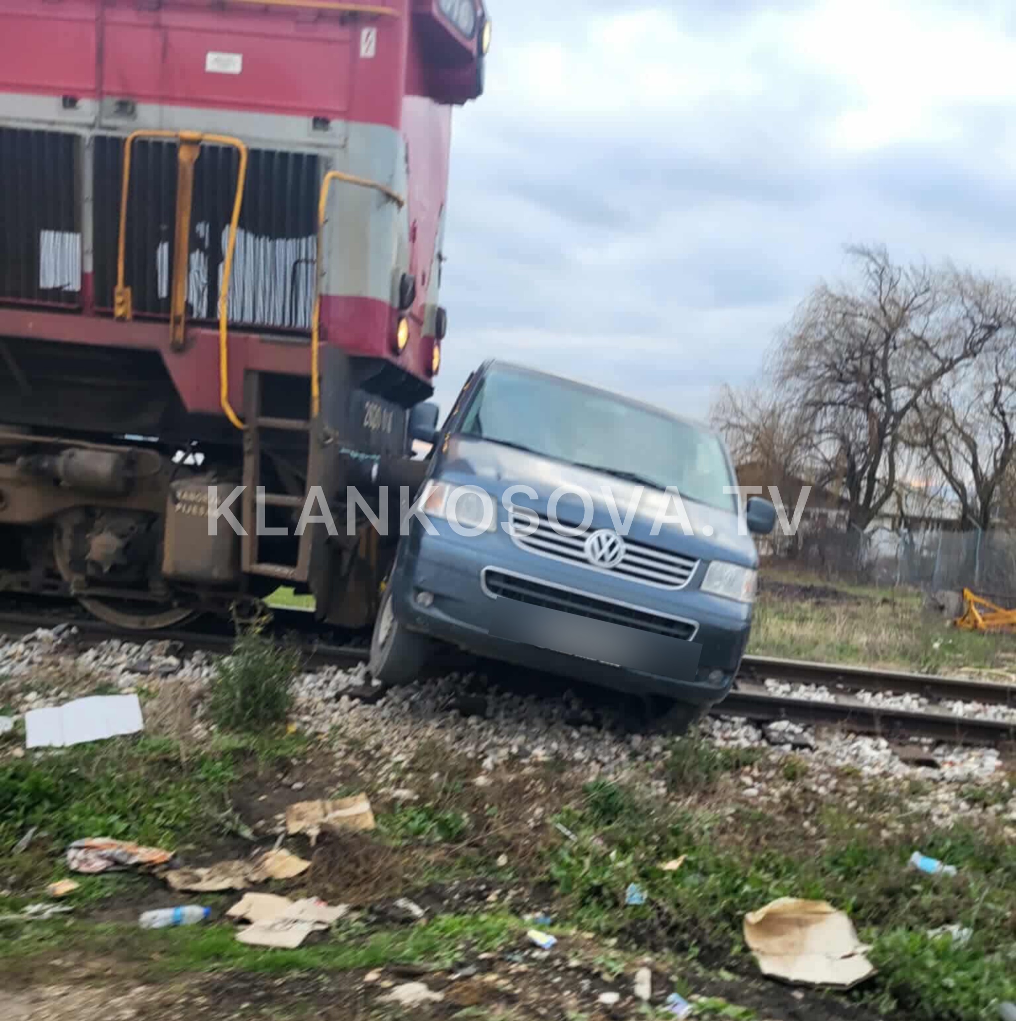 Aksident në Prishtinë  treni godet një automjet