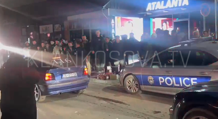 Policia monitoron situatën te selia e VV-së në Gjilan (VIDEO)