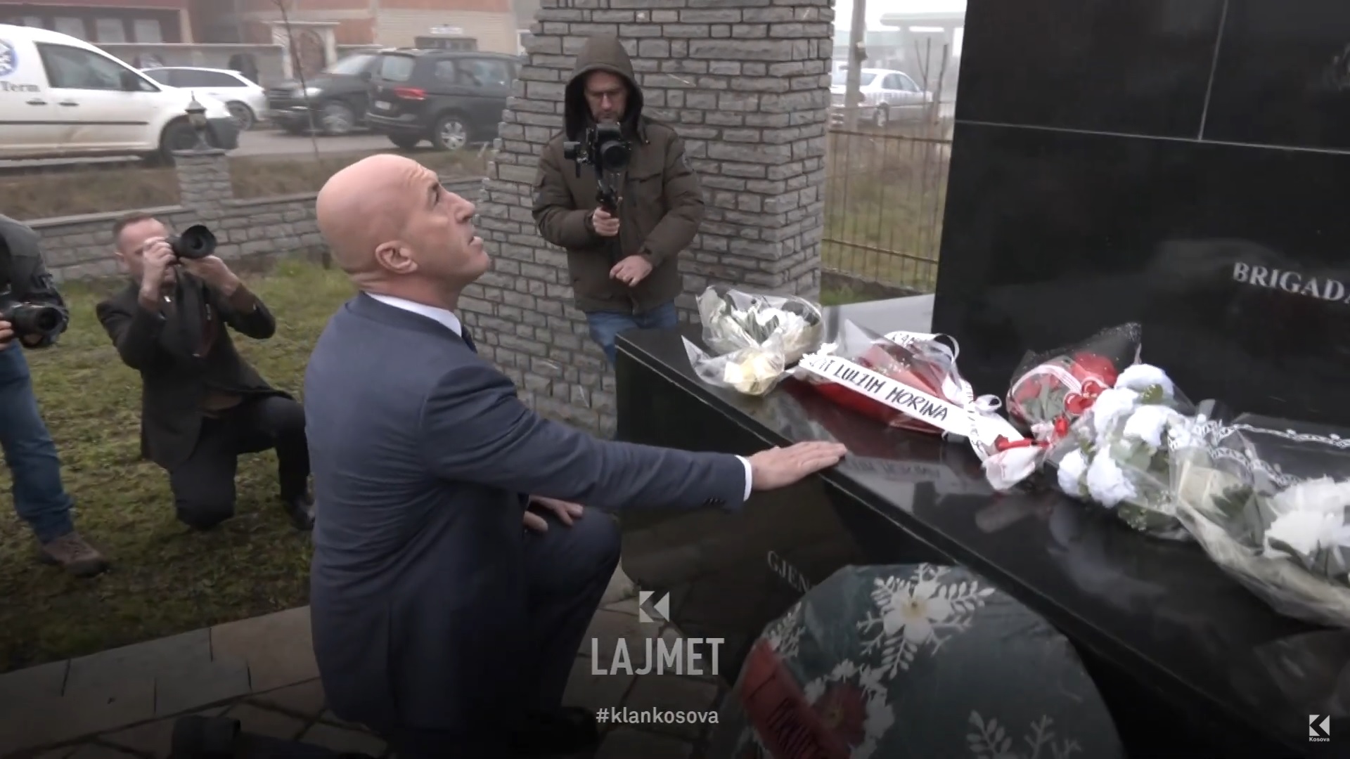 25 vjetori i vdekjes  Haradinaj lë fushatën  kujton shokun e luftës  VIDEO 