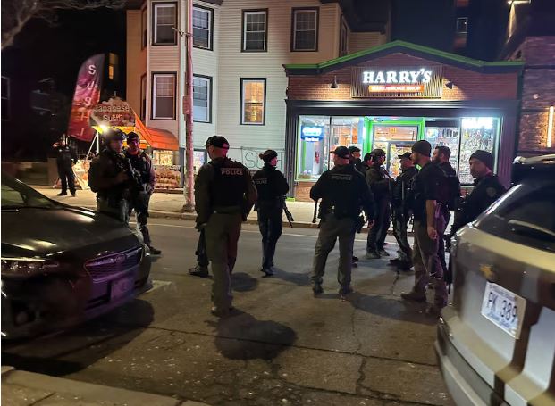 dy-studente-te-vdekur-nga-te-shtenat-me-arme-ne-kampusin-e-nje-universiteti-ne-shba