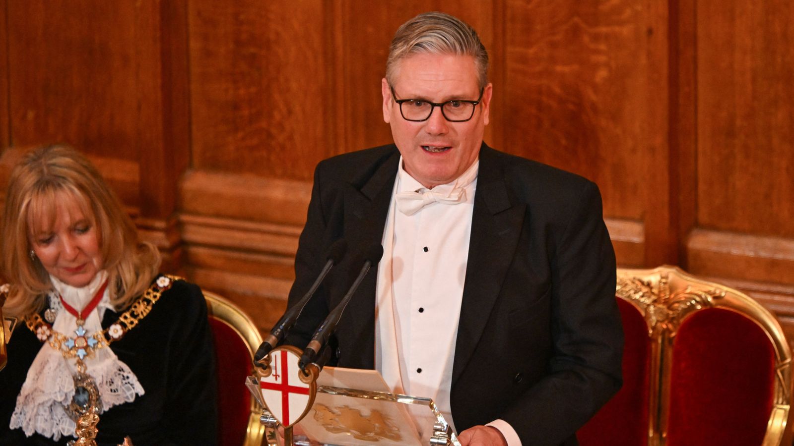 Kryeministri britanik paralajmëron për kërcënimet nga Kina dhe kritikon ashpër Brexitin
