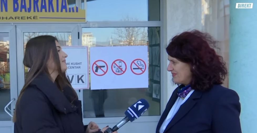 Rreth 40 suharekasë votojnë me kusht në qendrën e votimit në "Destan Bajraktari" (VIDEO)