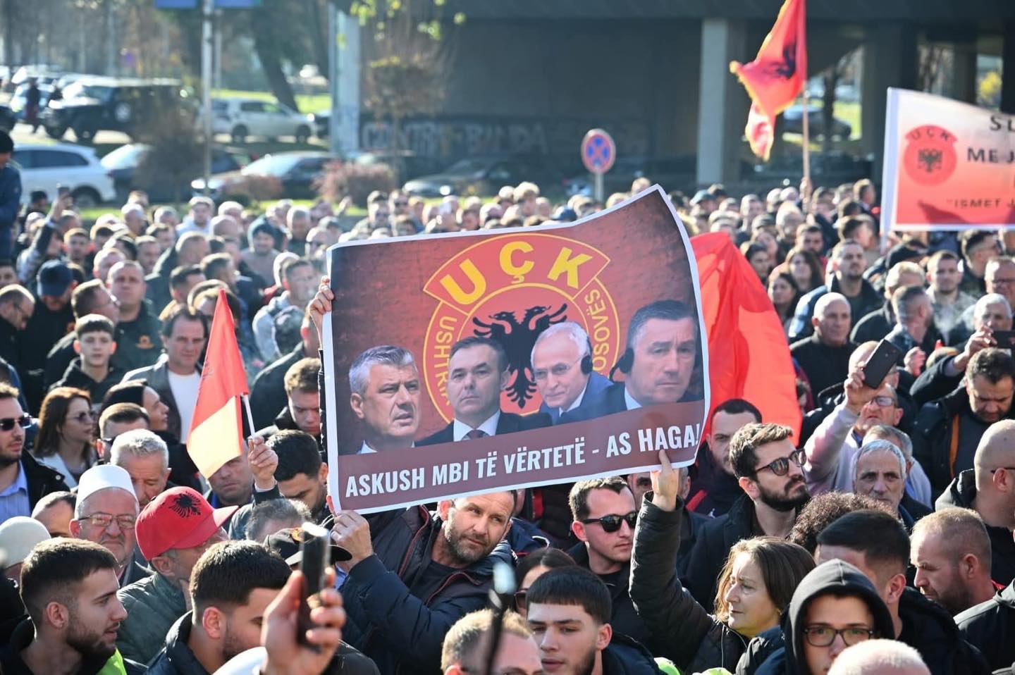 Shkupi foli shqip  Mijëra zëra kërkuan drejtësi për ish krerët e UÇK së  VIDEO 