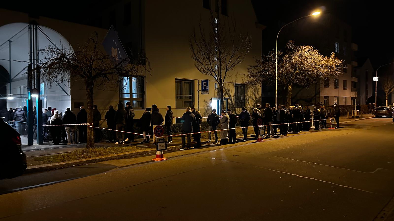 Sa ishte numri i personave që votuan në 25 përfaqësi diplomatike 