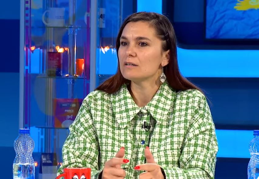 "Asgjë s’ka ndryshuar” - Xhejlane Tërbunja sjell librin e parë me poezi (VIDEO)