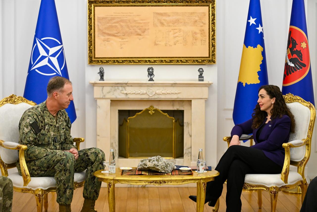 Presidentja Osmani takon Admiralin Wikoff, rikonfirmon partneritetin e Kosovës me NATO-n