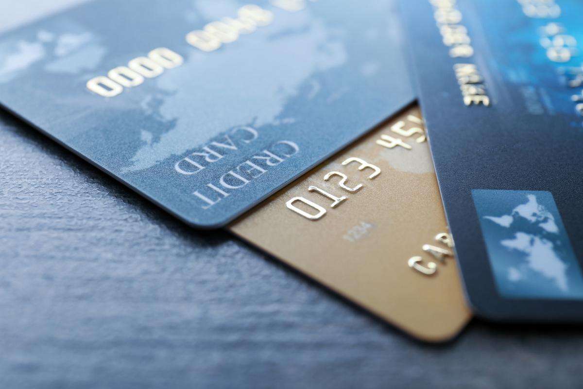 Prishtinë: I erdhi mesazh për përditësim të dhënash, i vidhen mijëra euro nga kartela bankare