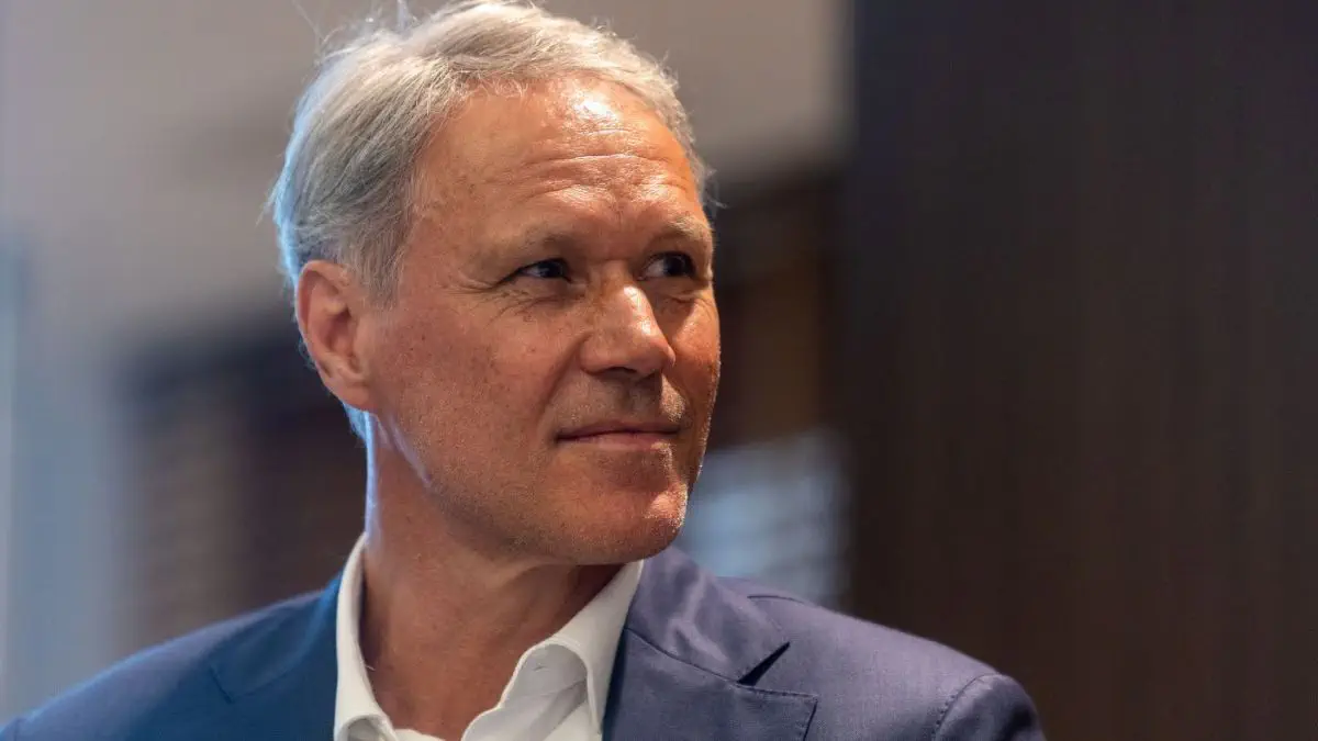 Sëmundja e gruas largon Van Basten nga televizioni
