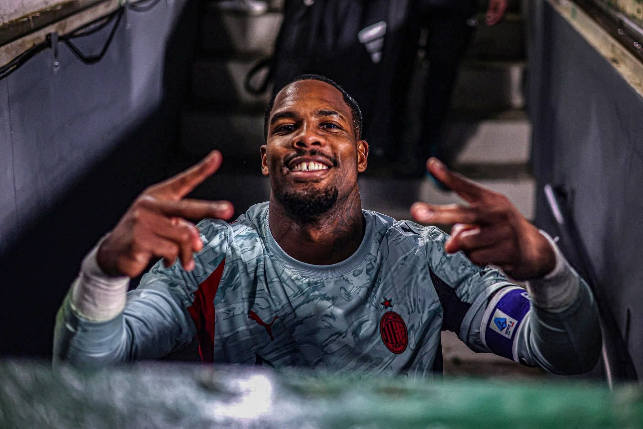 Agjenti i Mike Maignan në Milano  bisedime për kontratën e re të portierit francez