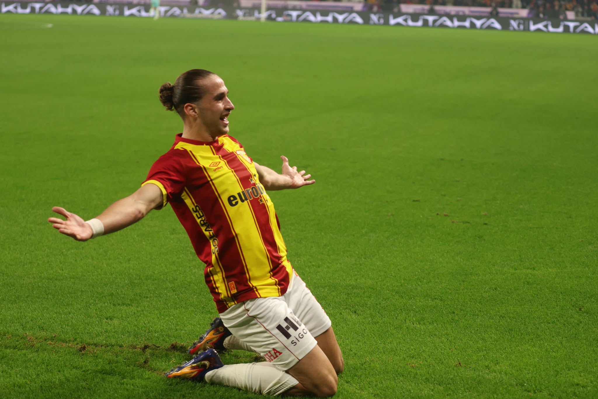 Galatasaray interesohet për mbrojtësin shqiptar