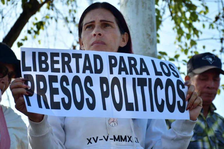 Venezuela liron 104 të burgosur politikë