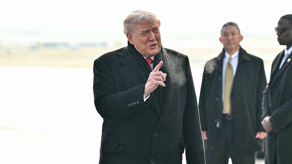 Trump mbërrin në Zvicër për t u takuar me udhëheqësit botërorë në Davos