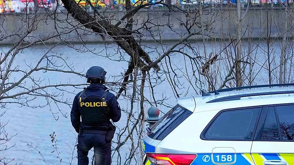 Të shtëna me armë në një bashki në Çeki  një i vdekur dhe katër të plagosur