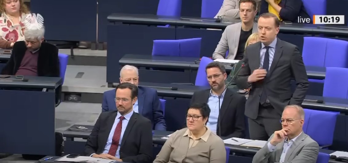 Deputeti gjerman  Ndërhyrja në vitin  99 ndali gjenocidin në Kosovë  VIDEO 