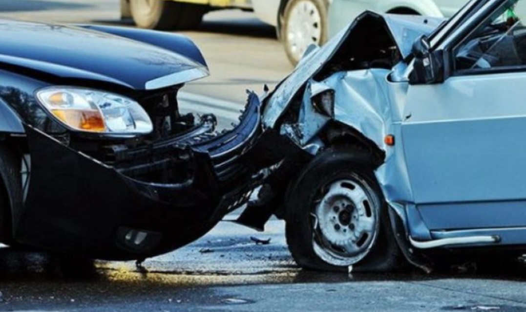 Aksident mes dy veturave në Prishtinë  dy të lënduar