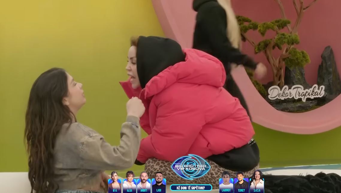 alba-akuzon-rende-fjollen-je-tradhtare-e-kombit-video