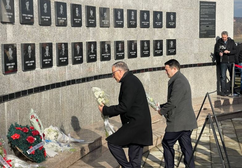 Masakra e Reçakut  Hamza  Falë sakrificave dhe gjakut të dëshmorëve  ne gëzojmë lirinë