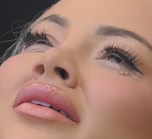 Emocione të forta  Benita në lot teksa dëgjon këngën e Endrit  VIDEO 