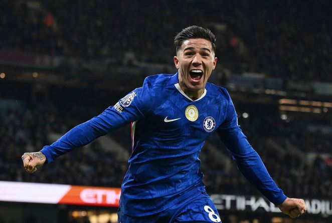 Chelsea  ia ngjet  dorën Arsenalit  ndal Cityn në Etihad