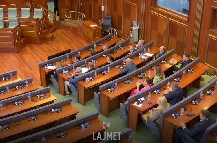 Kuota gjinore  Kush u  përzu  nga Kuvendi  VIDEO 