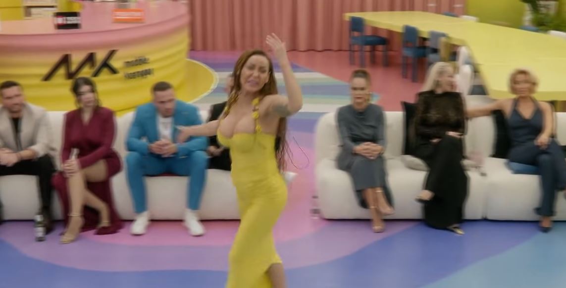  Eca në shtëpi  boll mo   Fjolla e përlotur në dhomën e rrëfimeve  VIDEO 