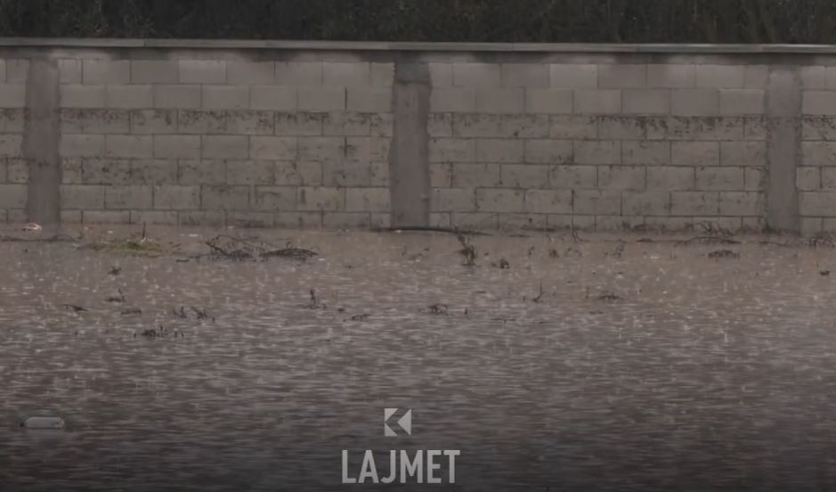 Evakuimi i banorëve   Komunat ofrojnë banim të përkohshëm  VIDEO 