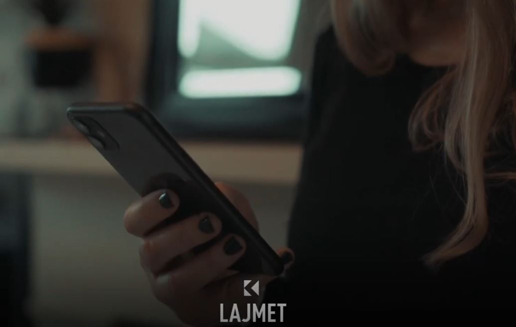 Mashtrimi kibernetik   Klikoi në SMS  iu vodhën mijëra euro  VIDEO 