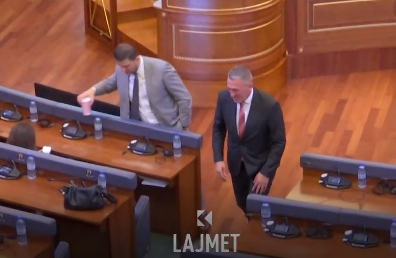 Nënkryetari i Kuvendit   Kushtetuesja ende pa vendim për Rashiqin  VIDEO 